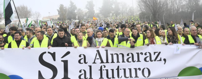 La manifestación por la continuidad de Almaraz genera gran impacto en los medios de comunicación.